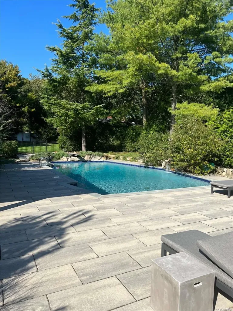 2 Westwind Court Huntington NY 11743