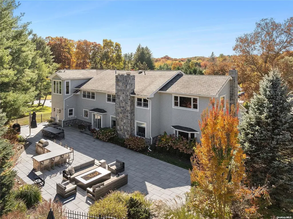 2 Westwind Court Huntington NY 11743