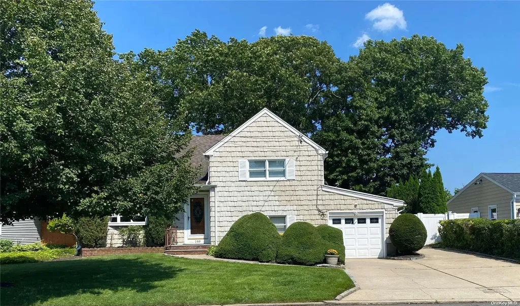 189 Siegel Boulevard Babylon NY 11702