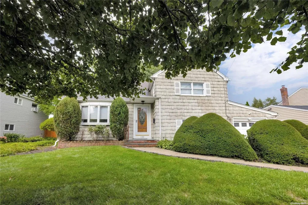 189 Siegel Boulevard Babylon NY 11702