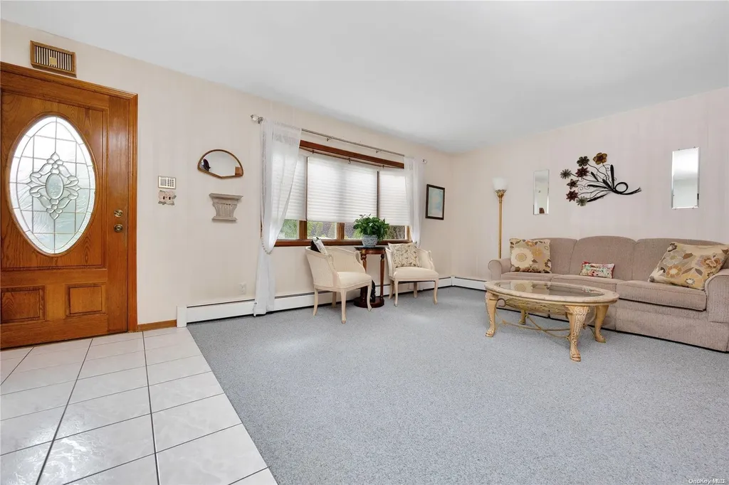 189 Siegel Boulevard Babylon NY 11702