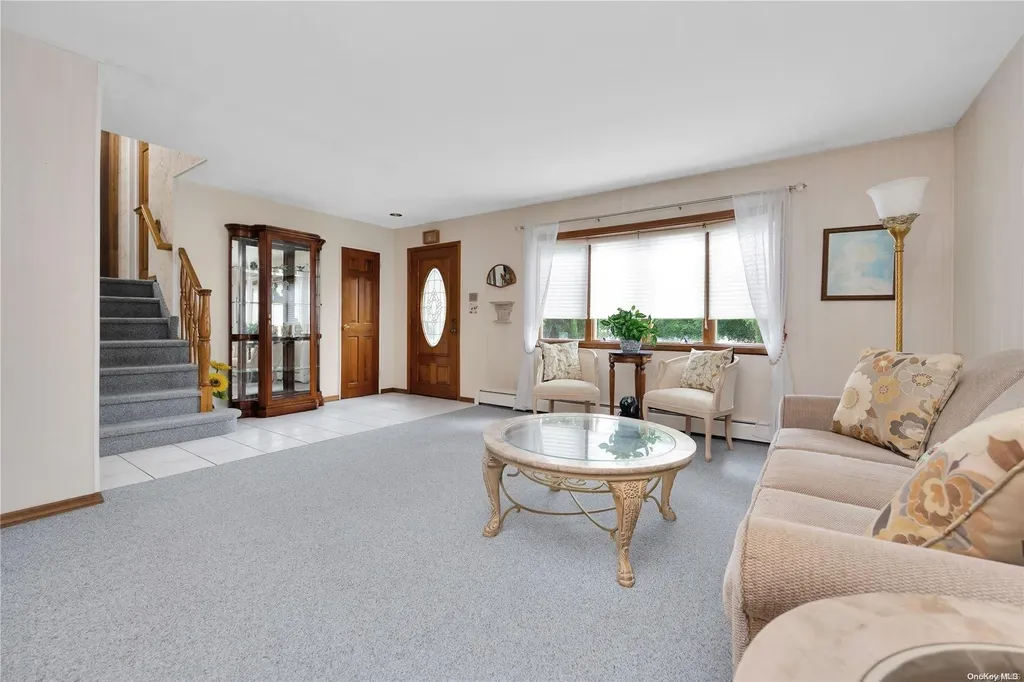 189 Siegel Boulevard Babylon NY 11702