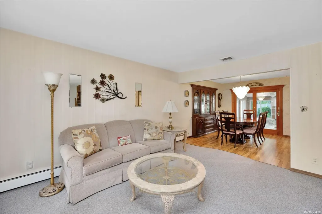 189 Siegel Boulevard Babylon NY 11702
