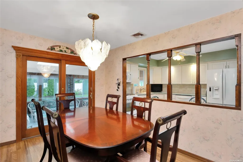 189 Siegel Boulevard Babylon NY 11702