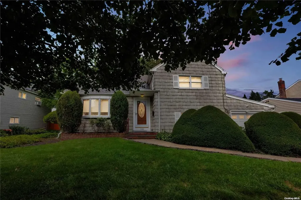 189 Siegel Boulevard Babylon NY 11702