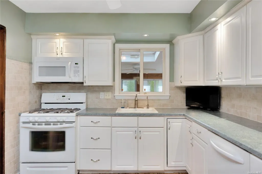 189 Siegel Boulevard Babylon NY 11702
