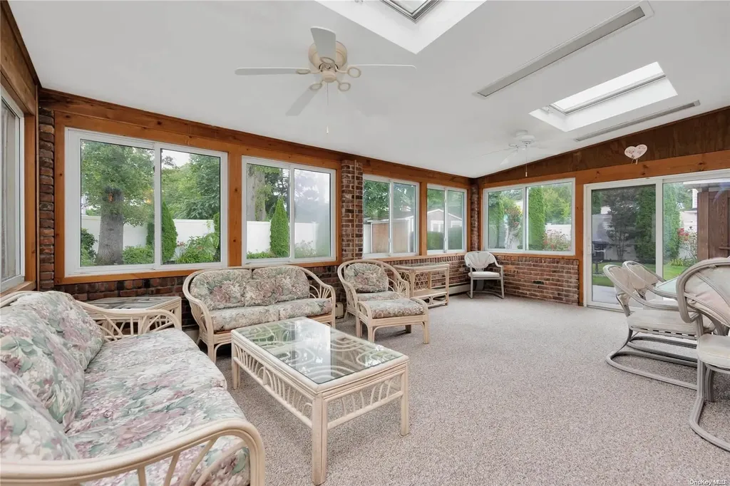 189 Siegel Boulevard Babylon NY 11702