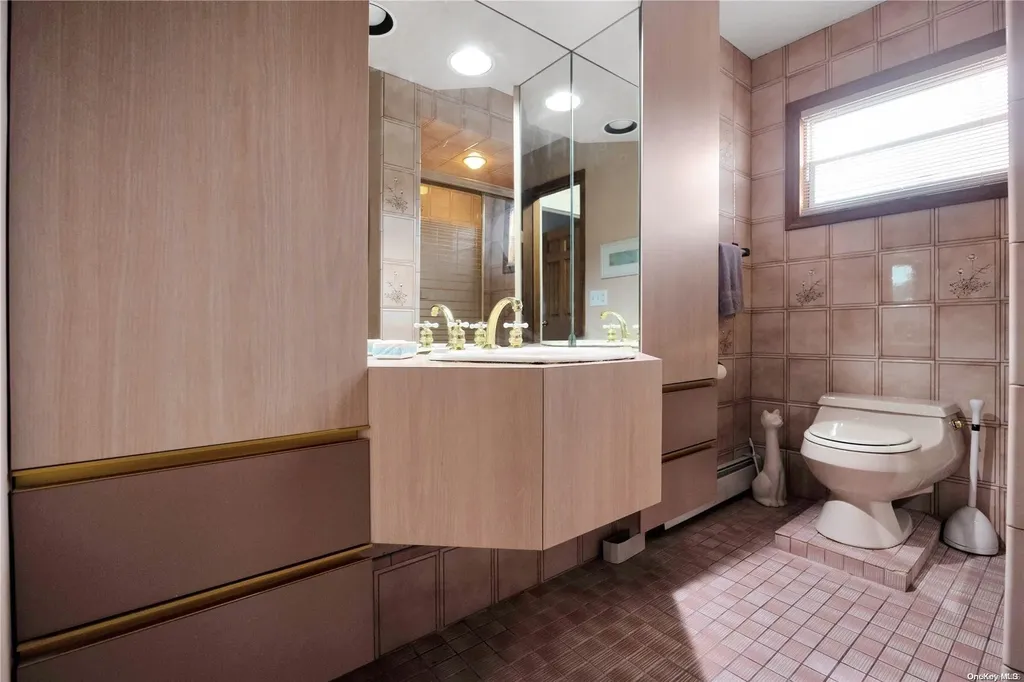 189 Siegel Boulevard Babylon NY 11702