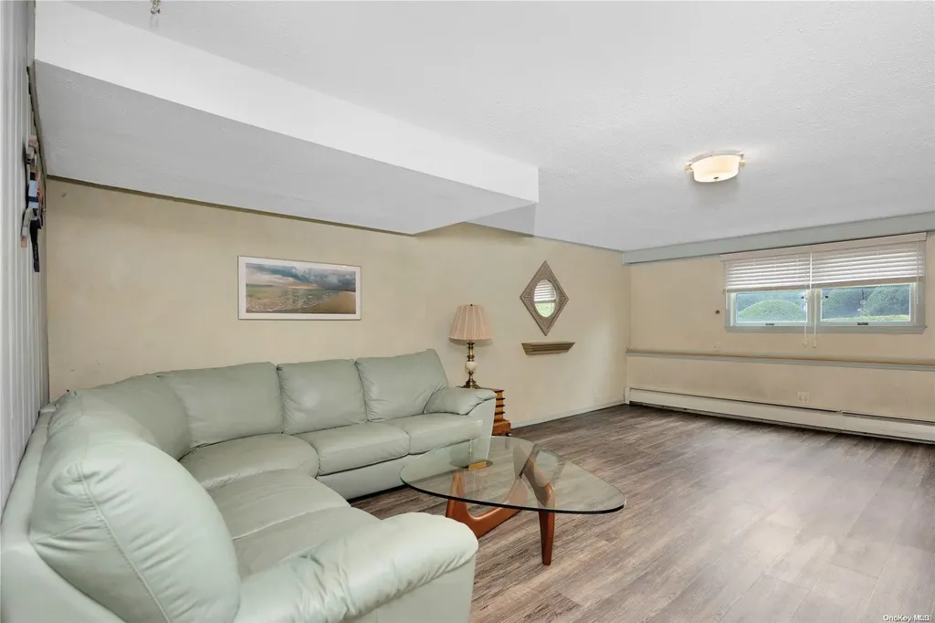 189 Siegel Boulevard Babylon NY 11702