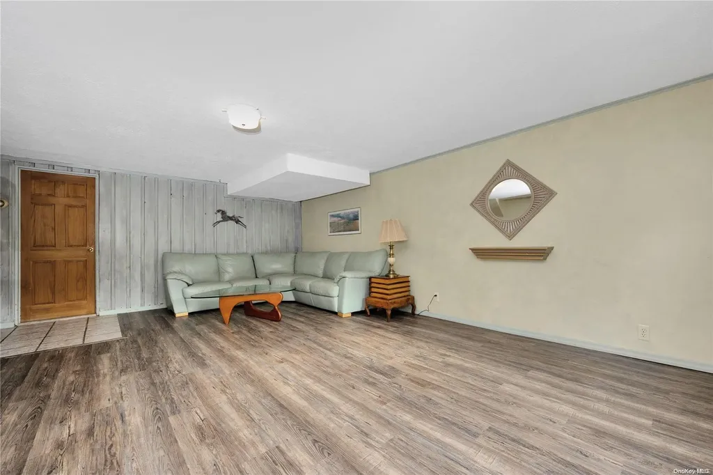 189 Siegel Boulevard Babylon NY 11702