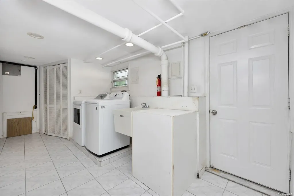 189 Siegel Boulevard Babylon NY 11702