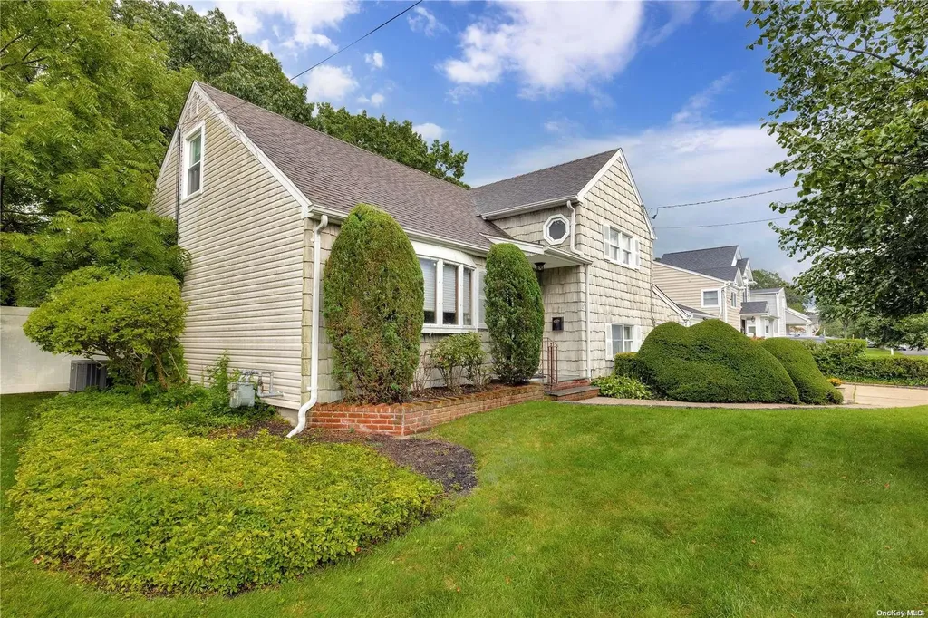 189 Siegel Boulevard Babylon NY 11702