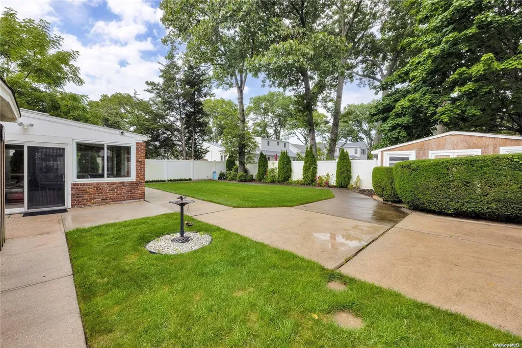 189 Siegel Boulevard Babylon NY 11702
