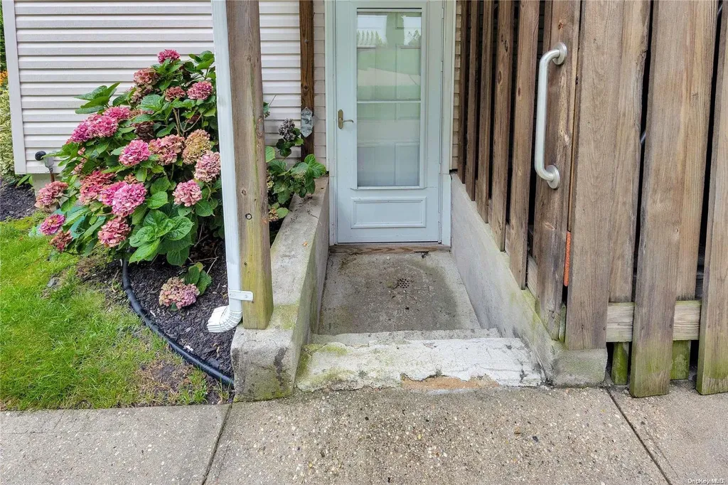 189 Siegel Boulevard Babylon NY 11702