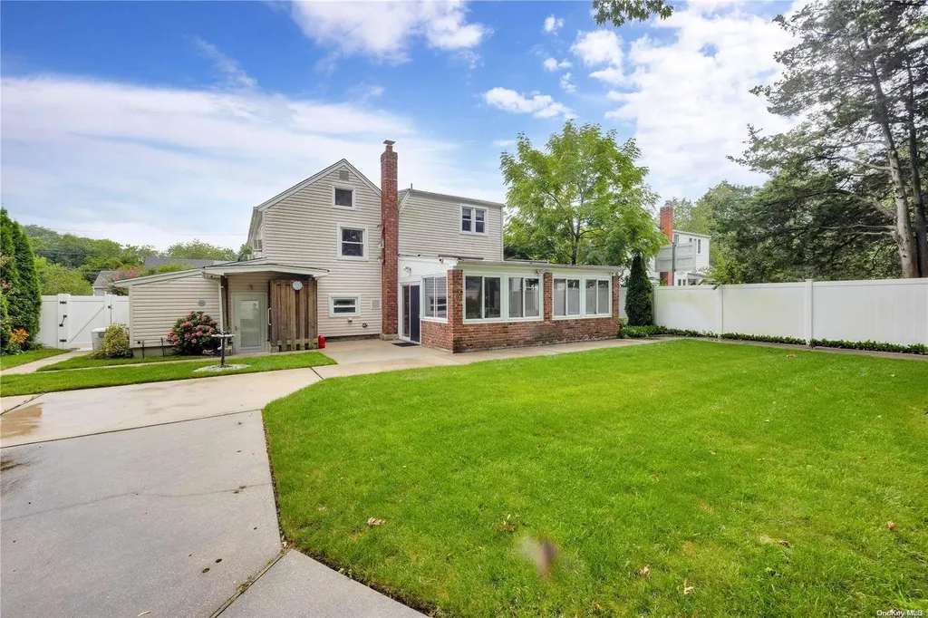 189 Siegel Boulevard Babylon NY 11702