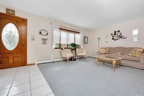 189 Siegel Boulevard Babylon NY 11702