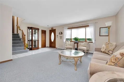 189 Siegel Boulevard Babylon NY 11702