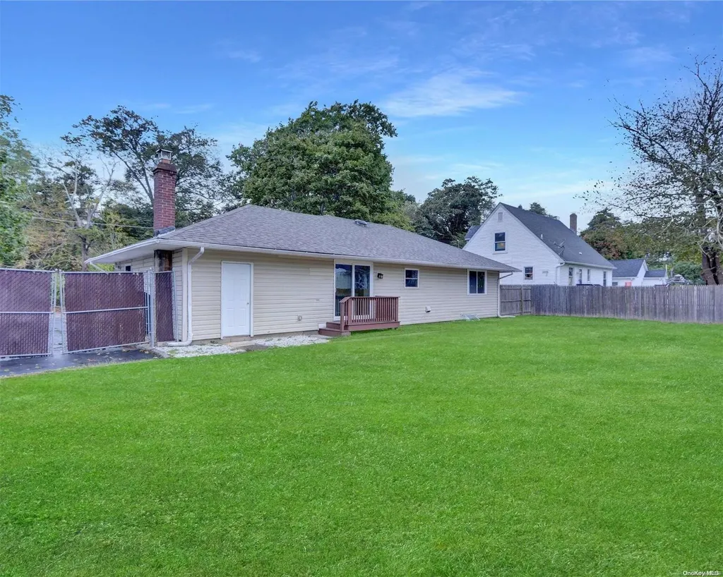 157 Cranberry Drive Mastic Beach NY 11951