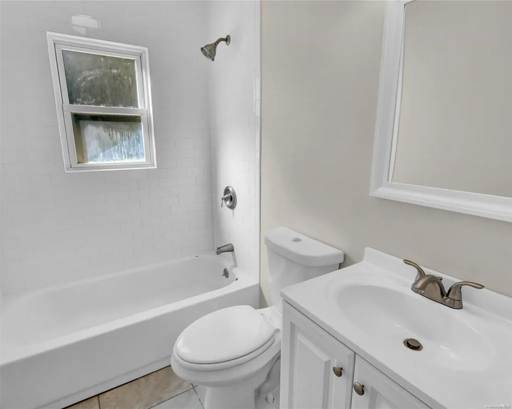 27 E Halley Lane Central Islip NY 11722