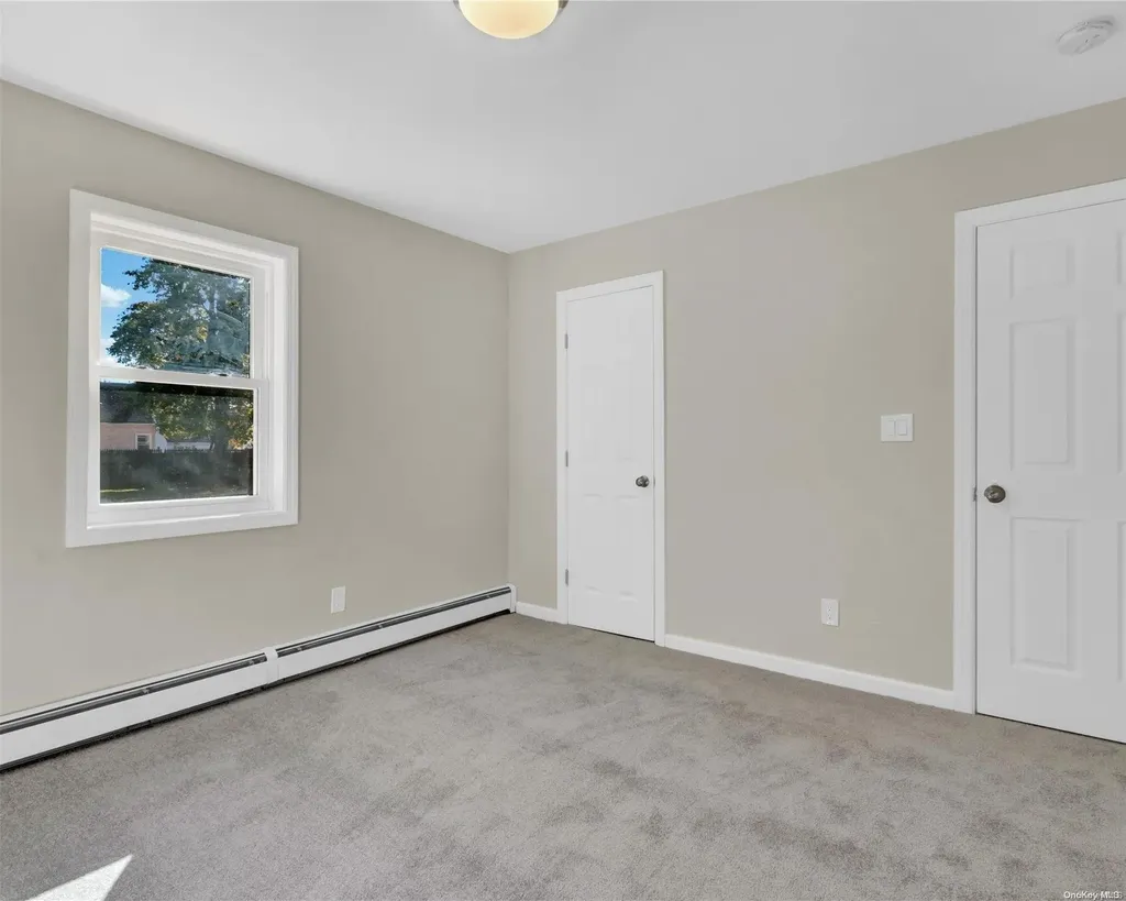 27 E Halley Lane Central Islip NY 11722