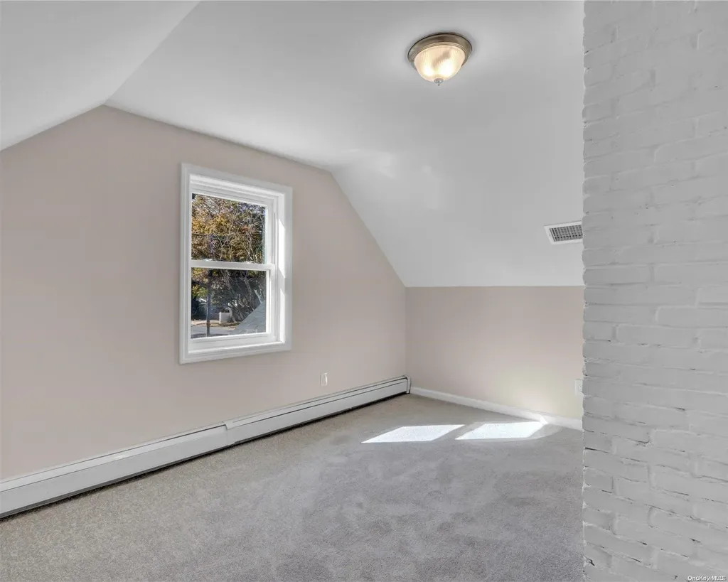 27 E Halley Lane Central Islip NY 11722