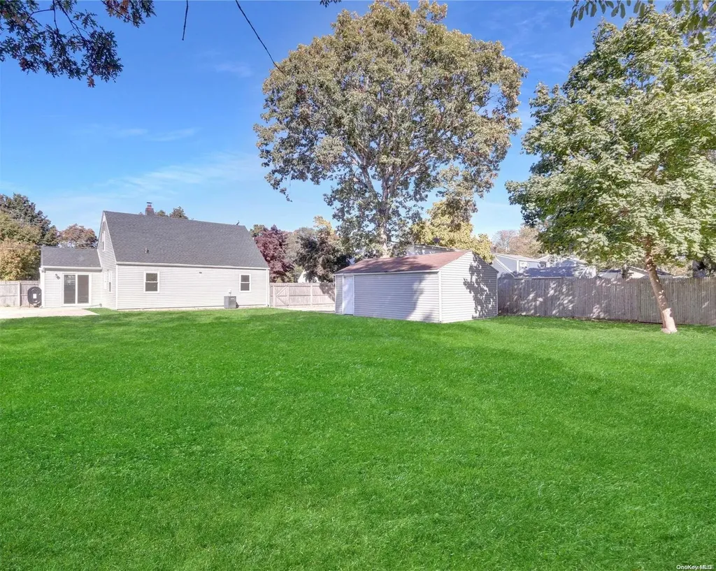 27 E Halley Lane Central Islip NY 11722