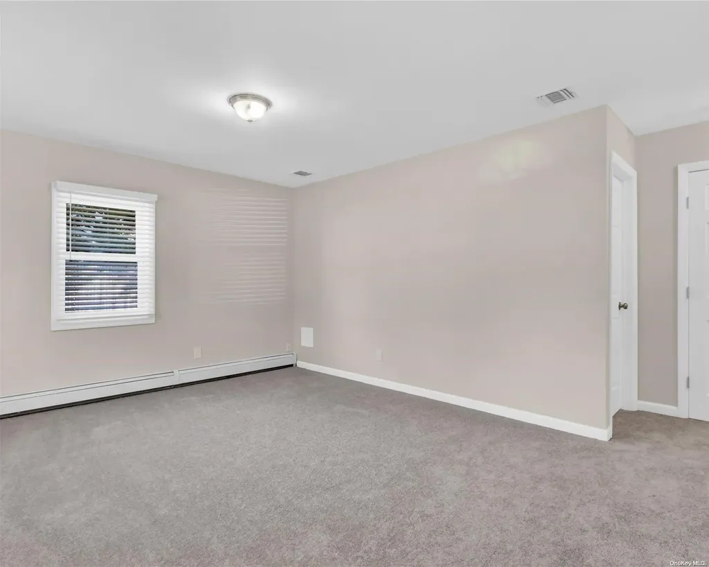 27 E Halley Lane Central Islip NY 11722