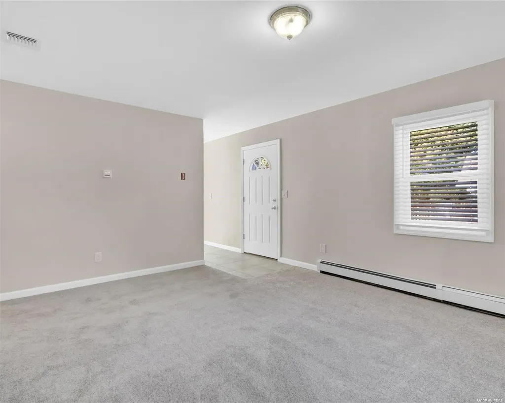 27 E Halley Lane Central Islip NY 11722