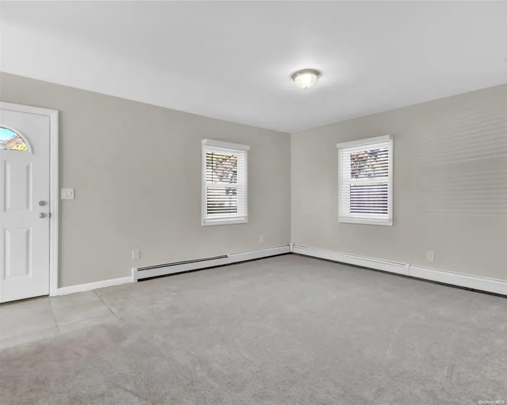 27 E Halley Lane Central Islip NY 11722