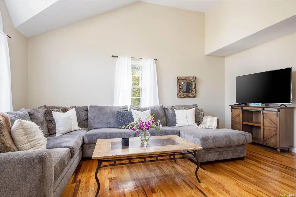 115 Cliff Road E Wading River NY 11792