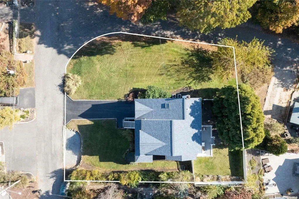 115 Cliff Road E Wading River NY 11792