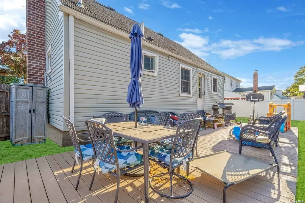487 18th Street West Babylon NY 11704