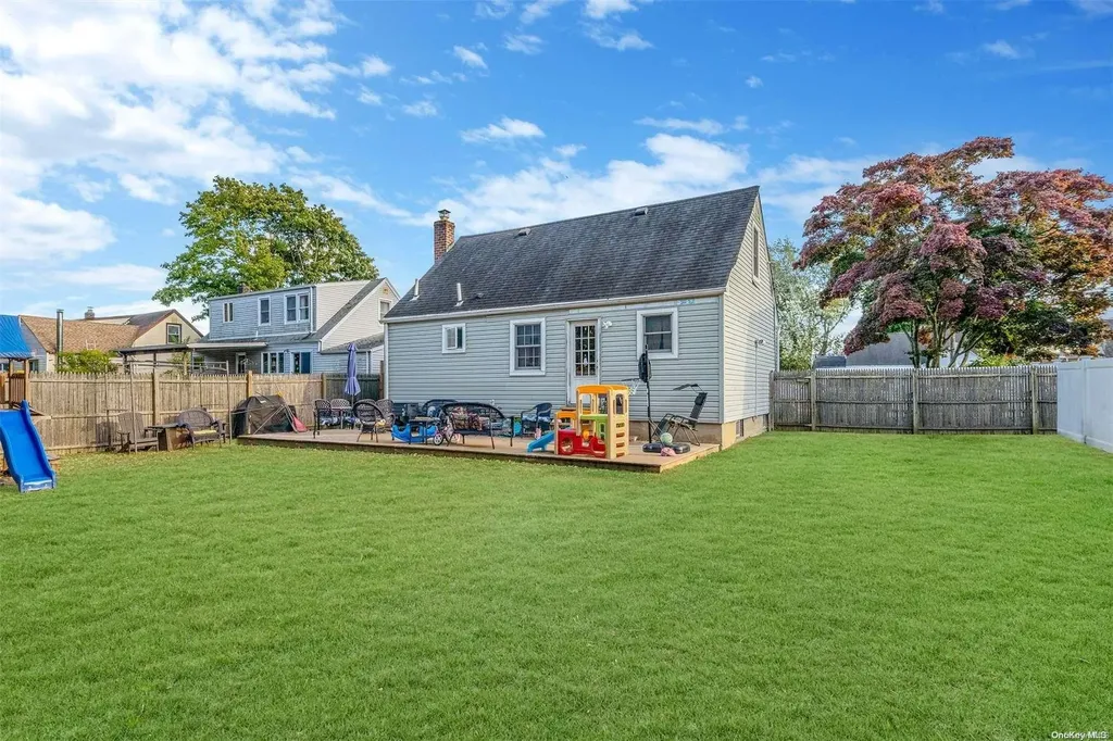 487 18th Street West Babylon NY 11704