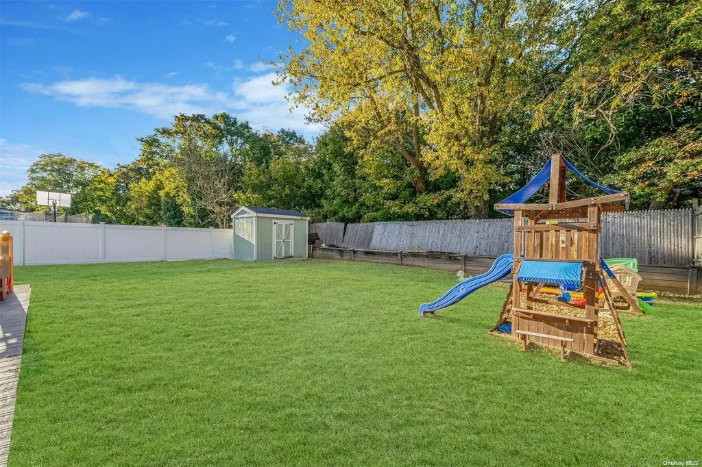 487 18th Street West Babylon NY 11704