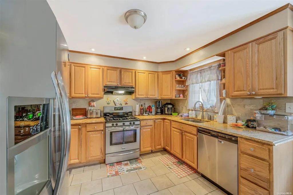 487 18th Street West Babylon NY 11704