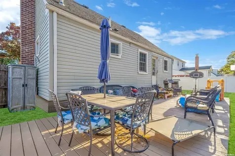 487 18th Street West Babylon NY 11704