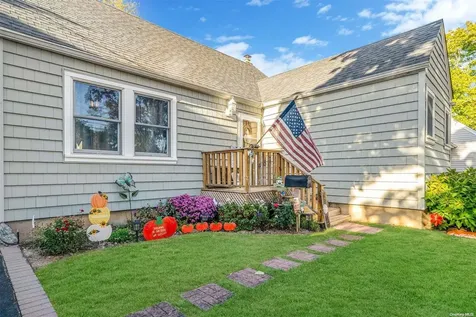 487 18th Street West Babylon NY 11704