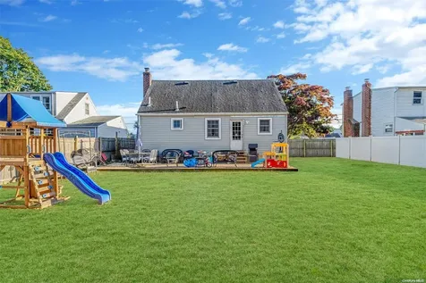 487 18th Street West Babylon NY 11704