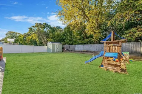 487 18th Street West Babylon NY 11704