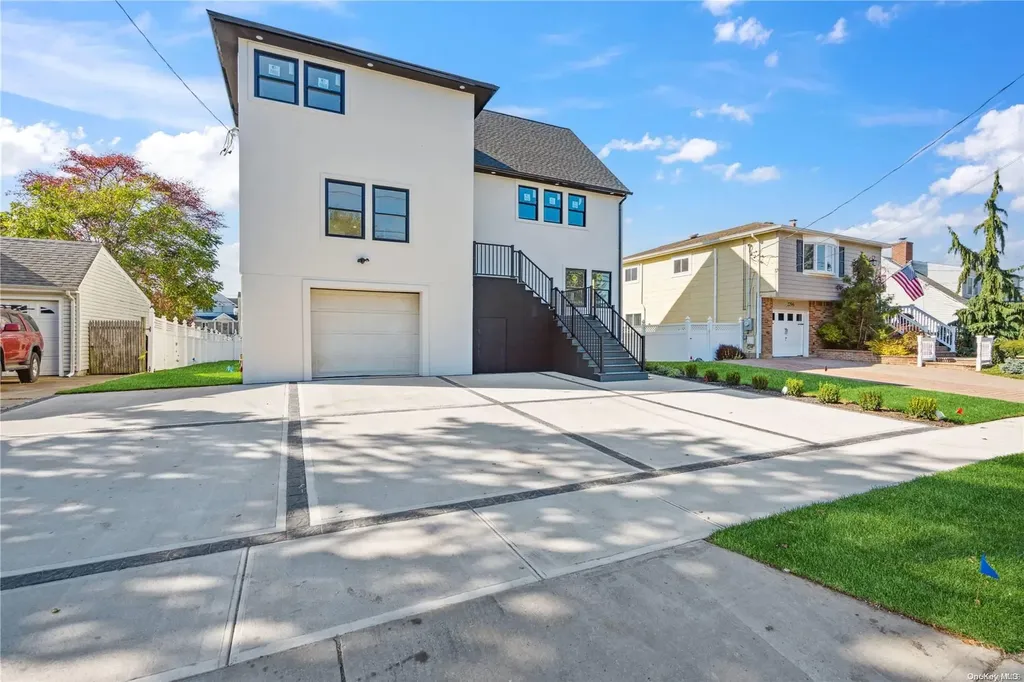 2302 Hampton Avenue Seaford NY 11783