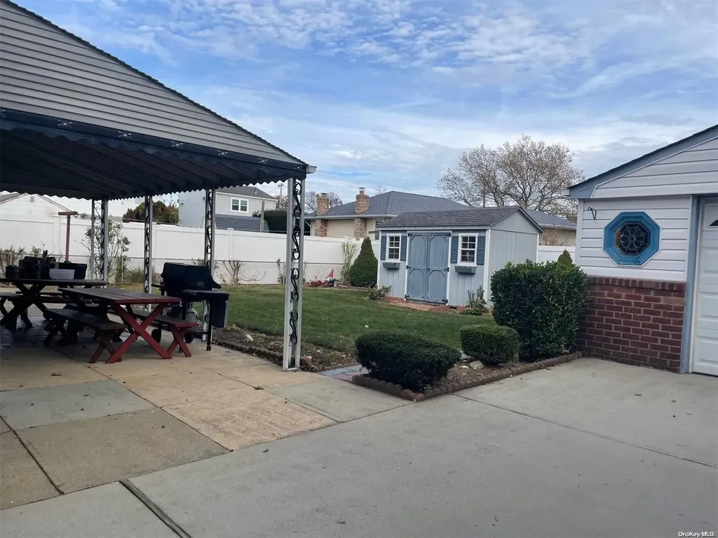 154 10th Street Bethpage NY 11714