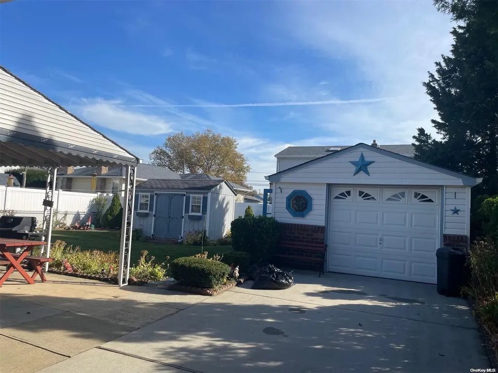 154 10th Street Bethpage NY 11714