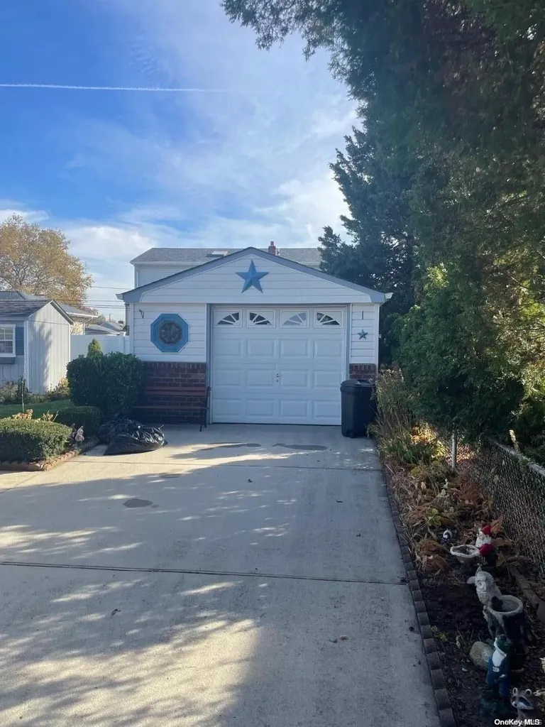 154 10th Street Bethpage NY 11714