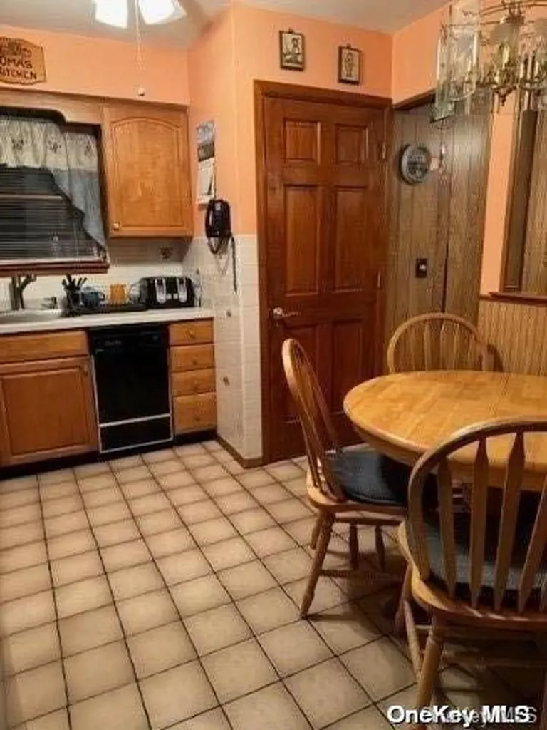 154 10th Street Bethpage NY 11714