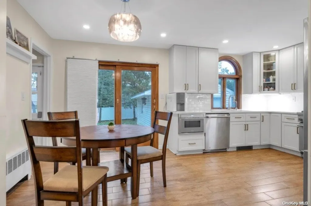 81 Hilldale Road Albertson NY 11507