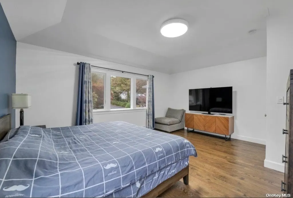 81 Hilldale Road Albertson NY 11507