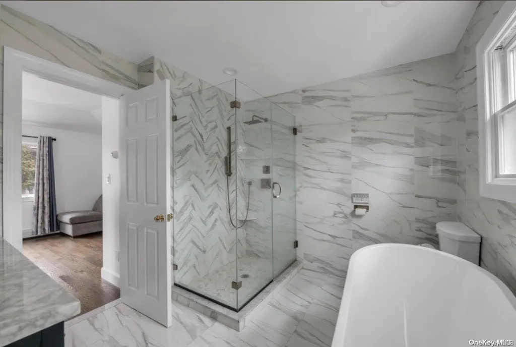 81 Hilldale Road Albertson NY 11507
