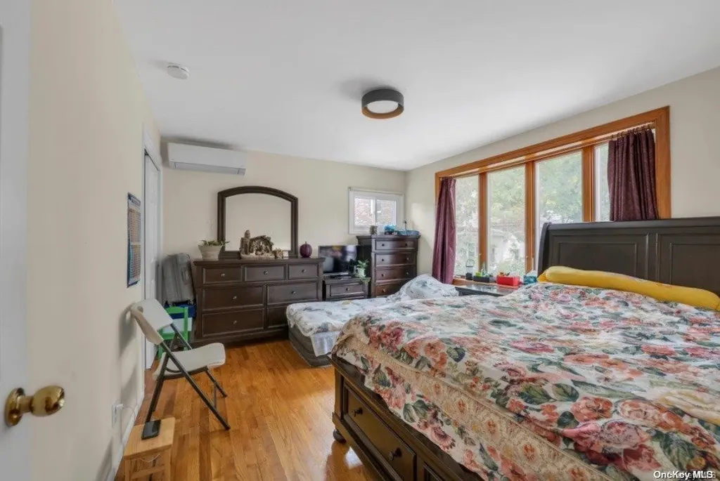 81 Hilldale Road Albertson NY 11507