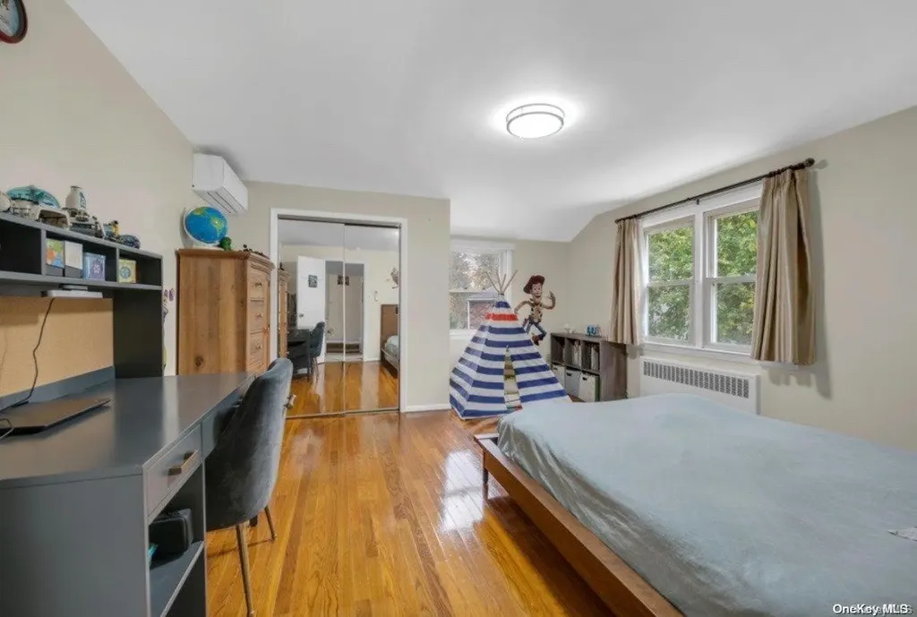 81 Hilldale Road Albertson NY 11507