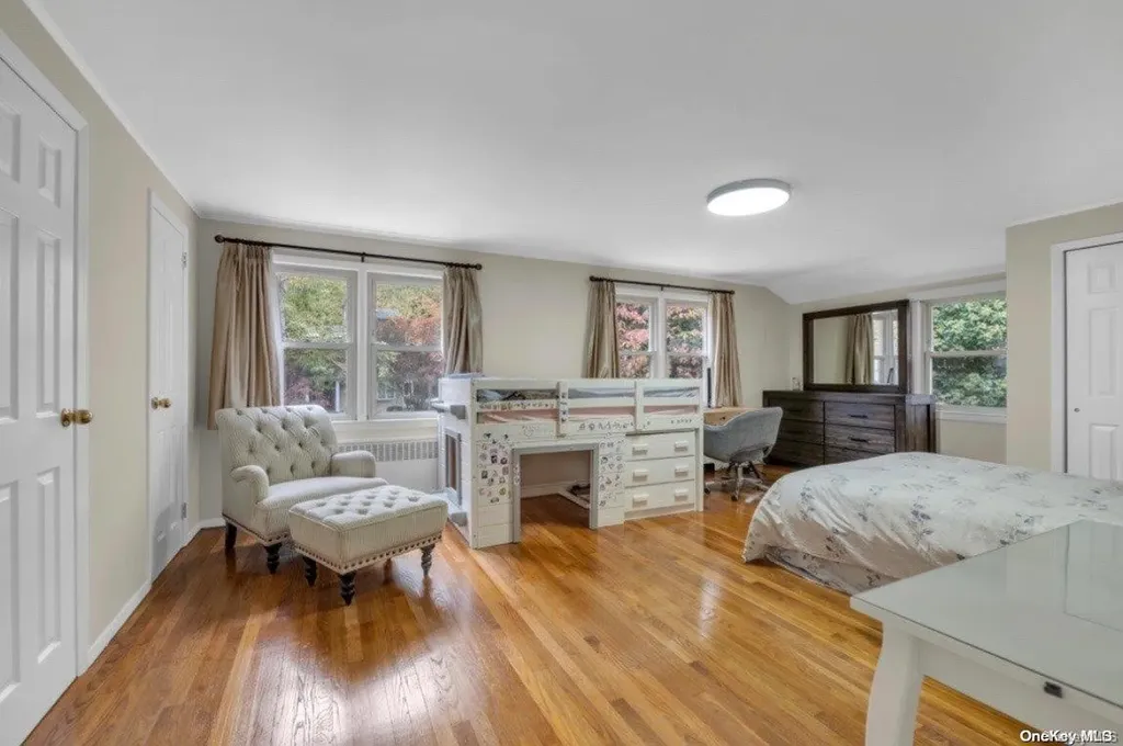 81 Hilldale Road Albertson NY 11507